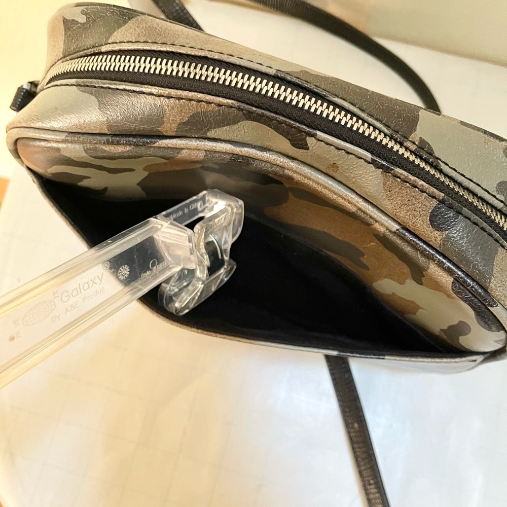 G.I.L.I camo crossbody bag - Picture 9 of 13
